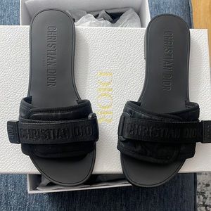 Brand New Diorevolution slides with box